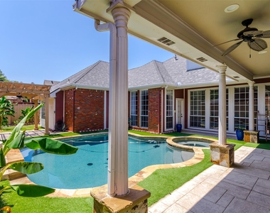 4404 Hollow Oak Drive - Photo Thumbnail 32