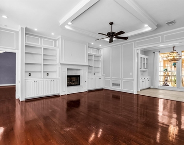 4404 Hollow Oak Drive - Photo Thumbnail 4