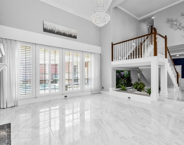 4404 Hollow Oak Drive - Photo Thumbnail 8