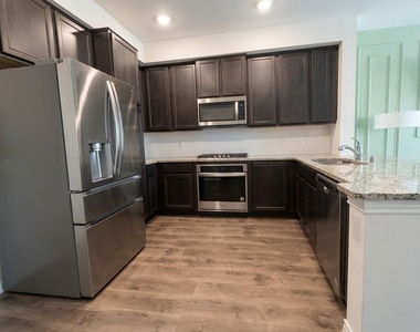 2450 Siskiyou Street - Photo Thumbnail 7