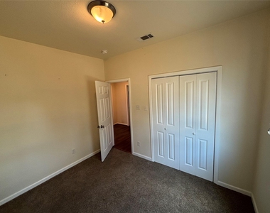 602 East Street - Photo Thumbnail 11