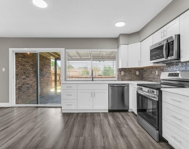 5264 Pruitt Drive - Photo Thumbnail 14
