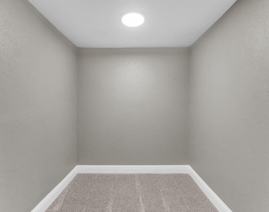 5264 Pruitt Drive - Photo Thumbnail 8