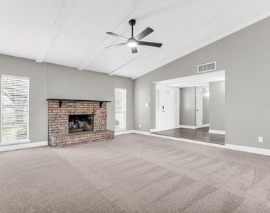 5264 Pruitt Drive - Photo Thumbnail 2
