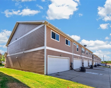 3533 Cricket Drive - Photo Thumbnail 1