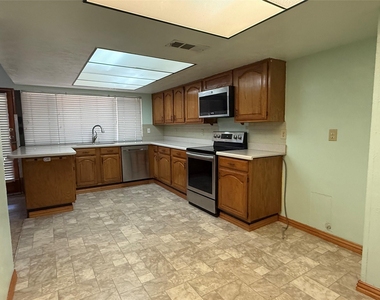 2114 Burrows Trail - Photo Thumbnail 12