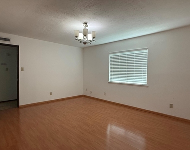2114 Burrows Trail - Photo Thumbnail 9