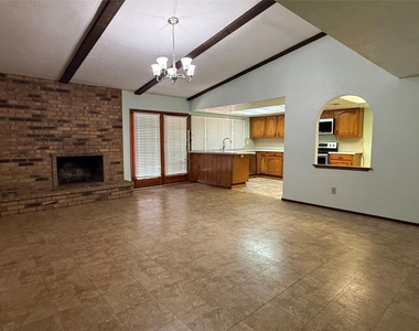2114 Burrows Trail - Photo Thumbnail 4