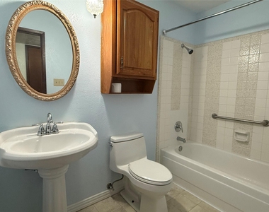 2114 Burrows Trail - Photo Thumbnail 11