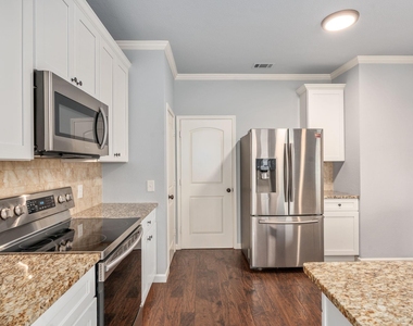 1704 Sandera Court - Photo Thumbnail 11