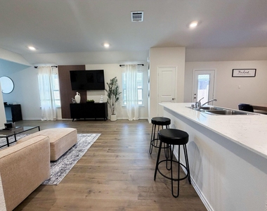 553 New Dawn Drive - Photo Thumbnail 3