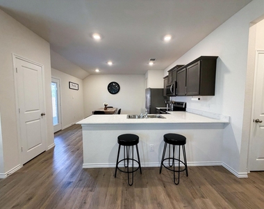 553 New Dawn Drive - Photo Thumbnail 4