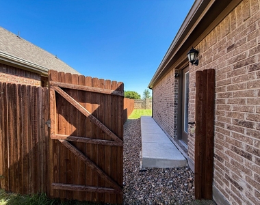 553 New Dawn Drive - Photo Thumbnail 12