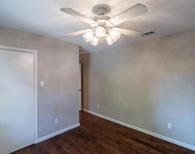 3105 Mitchell Street - Photo Thumbnail 11