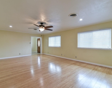 7233 Overhill Road - Photo Thumbnail 6