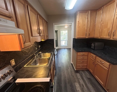 5014 Les Chateaux Drive - Photo Thumbnail 12