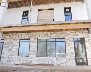 303 W Oak Street - Photo Thumbnail 2