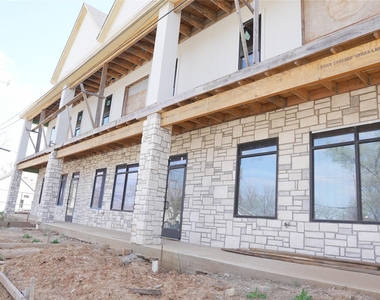 303 W Oak Street - Photo Thumbnail 1