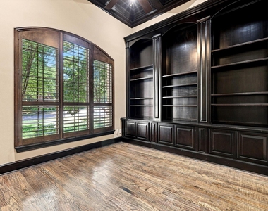 731 Lockridge Road - Photo Thumbnail 3