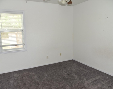 856 Renfro Drive - Photo Thumbnail 13