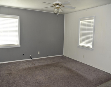 856 Renfro Drive - Photo Thumbnail 7