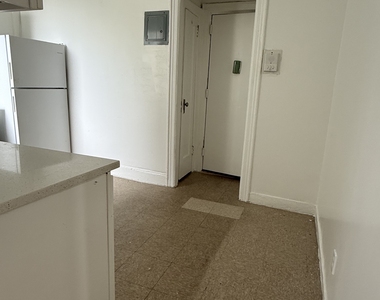 2080 West Street - Photo Thumbnail 4