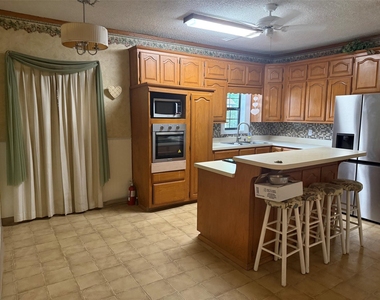 643 E South Street - Photo Thumbnail 8