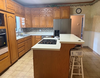 643 E South Street - Photo Thumbnail 7