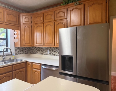 643 E South Street - Photo Thumbnail 10