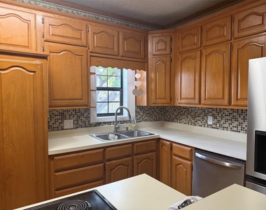 643 E South Street - Photo Thumbnail 11