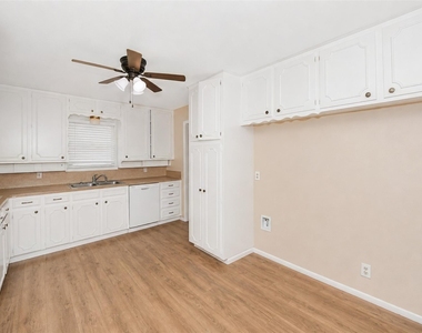 5513 Scott Drive - Photo Thumbnail 9
