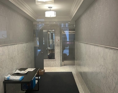 E 82 St / 1st Avenue  - Photo Thumbnail 10
