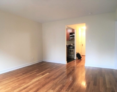 E 87 St / York Avenue - Photo Thumbnail 2