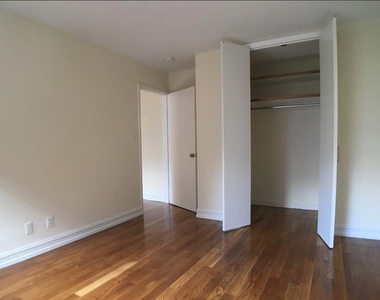 E 87 St / York Avenue - Photo Thumbnail 3
