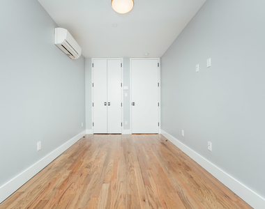 115 Stanwix St 11206 - Photo Thumbnail 4