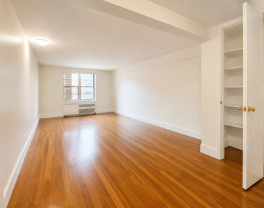 270 Clarkson Avenue - Photo Thumbnail 2