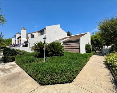 594 W Huntington - Photo Thumbnail 4