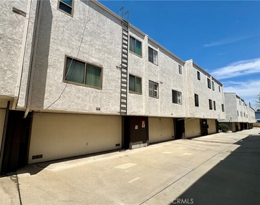594 W Huntington - Photo Thumbnail 3