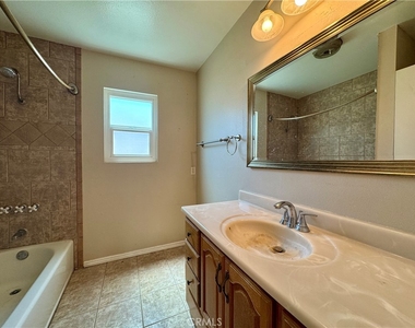 594 W Huntington - Photo Thumbnail 17