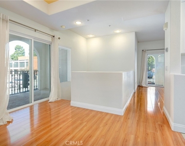 600 E Walnut - Photo Thumbnail 3