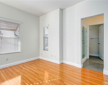600 E Walnut - Photo Thumbnail 10