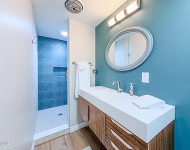1327 Devon Lane - Photo Thumbnail 17