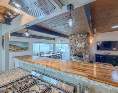 1327 Devon Lane - Photo Thumbnail 12