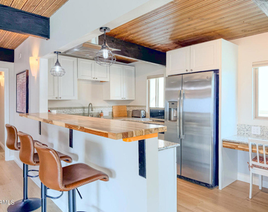 1327 Devon Lane - Photo Thumbnail 9