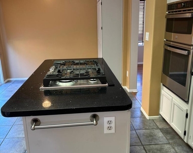 10463 Graham Court - Photo Thumbnail 5