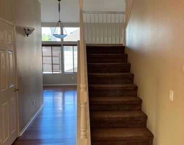 10463 Graham Court - Photo Thumbnail 12