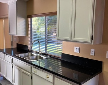 10463 Graham Court - Photo Thumbnail 8