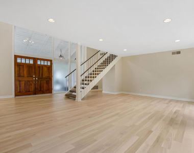 1672 Wellington Place - Photo Thumbnail 22
