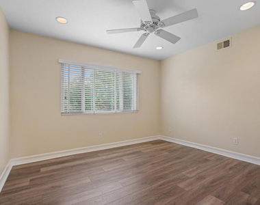 1672 Wellington Place - Photo Thumbnail 10