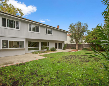 1672 Wellington Place - Photo Thumbnail 17